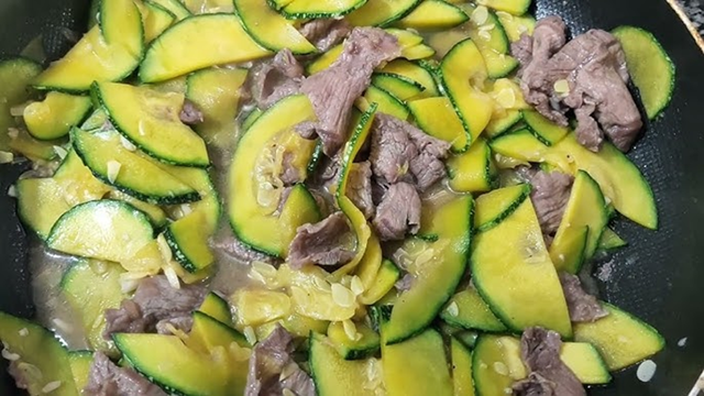 Đừng chỉ ăn l&aacute;, quả c&acirc;y n&agrave;y "qu&yacute; như nh&acirc;n s&acirc;m người ngh&egrave;o", m&acirc;m cơm nh&agrave; n&agrave;o cũng c&oacute; &iacute;t ai hay - Ảnh 4.