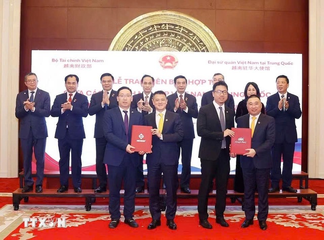 Trao 10 MoU Việt – Trung về đường sắt, logistics, hàng không và chuyển đổi số - Ảnh 1.