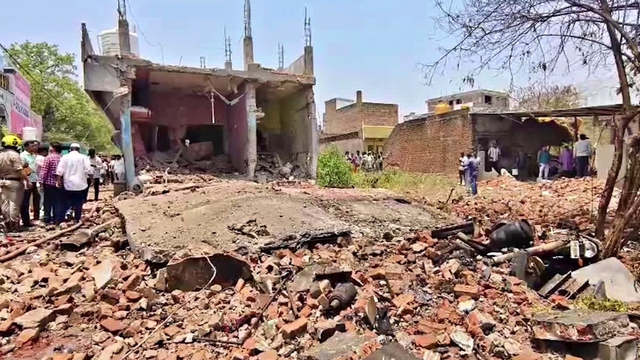 Nổ lớn tại nhà dân, 5 người tử vong, 20 người bị thương- Ảnh 1. Nổ lớn tại nhà dân, 5 người tử vong, 20 người bị thương- Ảnh 1.