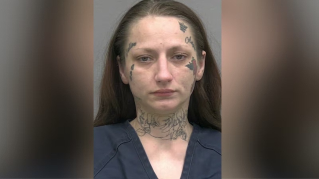 Pha sữa cho con bằng nước rửa kim ti&ecirc;m ma t&uacute;y, người mẹ bị bắt - Ảnh 1.