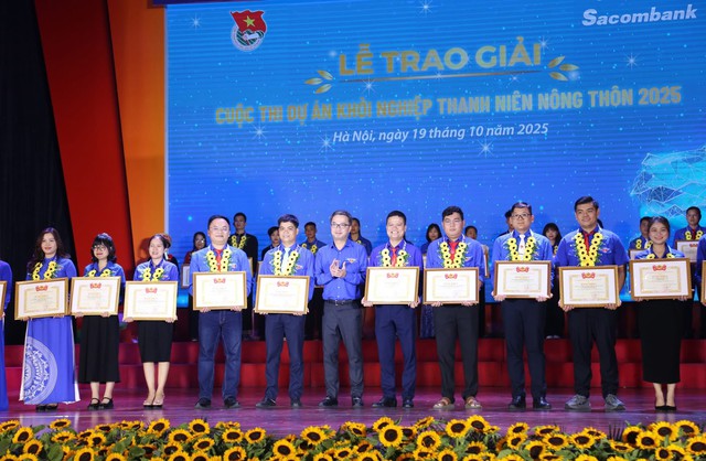 Ch&agrave;ng thạc sĩ bỏ phố về qu&ecirc;, bắt đầu khởi nghiệp bằng lo&agrave;i nấm "đắt đỏ"- Ảnh 6.