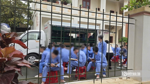 Đọc s&aacute;ch, trang bị kiến thức ph&aacute;p luật cho người lầm lỡ theo "n&agrave;ng ti&ecirc;n n&acirc;u"- Ảnh 3.