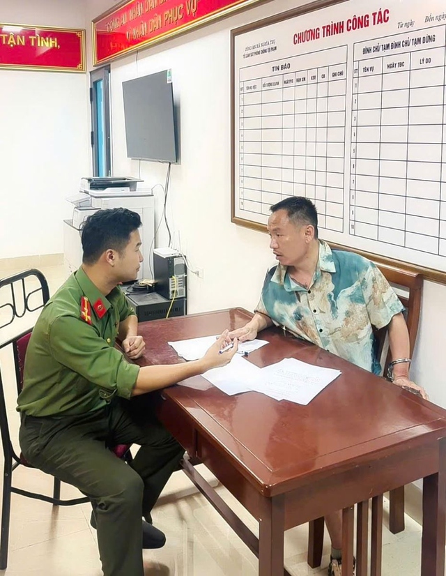 Người đ&agrave;n &ocirc;ng nước ngo&agrave;i nổ s&uacute;ng sau va chạm giao th&ocirc;ng- Ảnh 2.