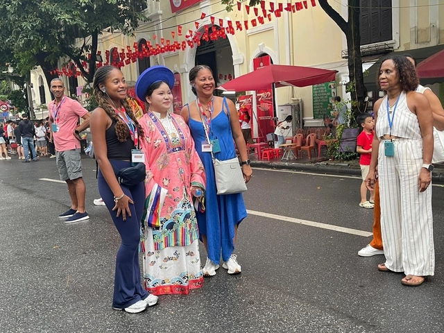 Việt Nam lọt top điểm đến an to&agrave;n nhất cho phụ nữ du lịch một m&igrave;nh - Ảnh 2.