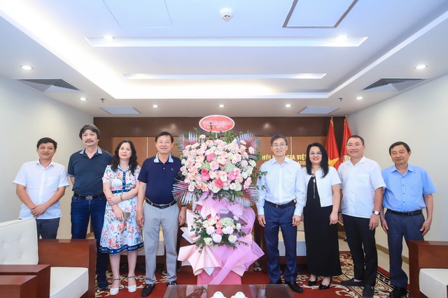 Tạp ch&iacute; Đời sống v&agrave; Ph&aacute;p luật ch&uacute;c mừng 71 năm Ng&agrave;y Truyền thống Hội Luật gia Việt Nam- Ảnh 1.