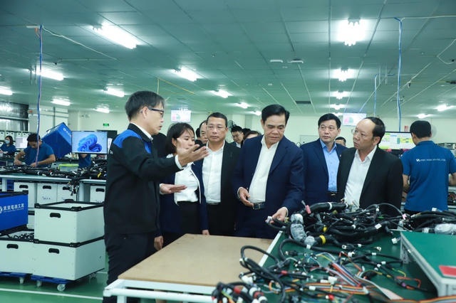 Chủ tịch UBND tỉnh Nghệ An V&otilde; Trọng Hải: "ĐS&PL cần tiếp tục l&agrave; cầu nối bền chặt giữa Ch&iacute;nh quyền v&agrave; Nh&acirc;n d&acirc;n" - Ảnh 2.