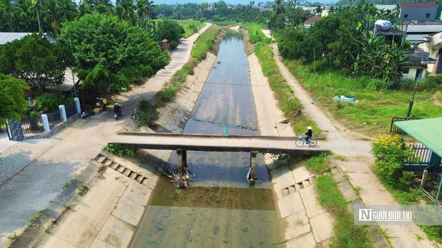 D&acirc;n sống bất an b&ecirc;n d&ograve;ng k&ecirc;nh &ldquo;trắng&rdquo; hộ lan- Ảnh 3.