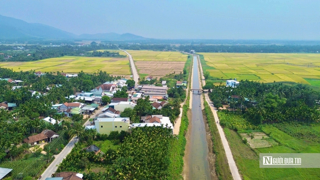 D&acirc;n sống bất an b&ecirc;n d&ograve;ng k&ecirc;nh &ldquo;trắng&rdquo; hộ lan- Ảnh 1.