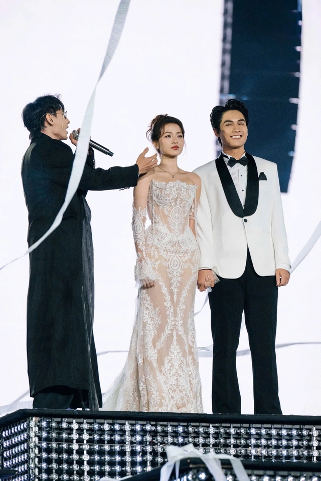 Nhan sắc y&ecirc;u kiều vạn người m&ecirc; đắm của "c&ocirc; d&acirc;u đẹp nhất Việt Nam hiện tại" - Ảnh 1.