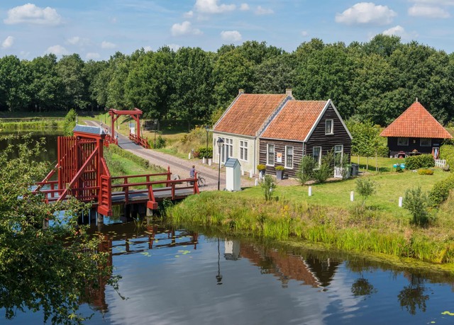 Khung cảnh y&ecirc;n b&igrave;nh ở ng&ocirc;i l&agrave;ng độc đ&aacute;o, c&oacute; tuổi đời h&agrave;ng trăm năm - Ảnh 2.