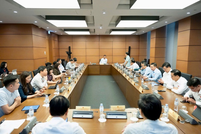 ĐBQH: Một gia đ&igrave;nh nu&ocirc;i 2 con ăn học th&igrave; mức giảm trừ gia cảnh 6,2 triệu đồng/người l&agrave; kh&ocirc;ng đủ- Ảnh 2.