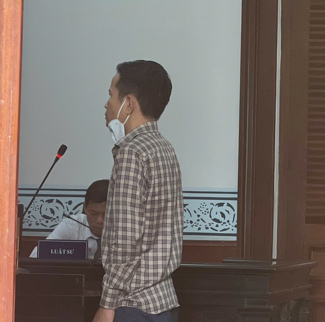 Cựu Gi&aacute;m đốc ng&acirc;n h&agrave;ng l&atilde;nh &aacute;n gửi c&ocirc;ng văn x&aacute;c minh của c&ocirc;ng an cho kh&aacute;ch h&agrave;ng - Ảnh 1.