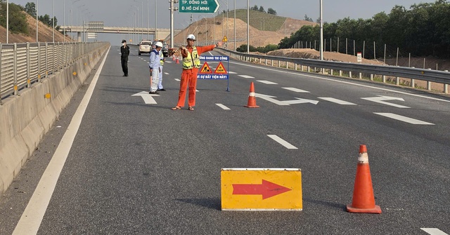 Đ&oacute;ng từng đoạn cao tốc Bắc-Nam Vũng &Aacute;ng-Cam Lộ từ 22-26/4, t&agrave;i xế cần lưu &yacute; lộ tr&igrave;nh - Ảnh 1.