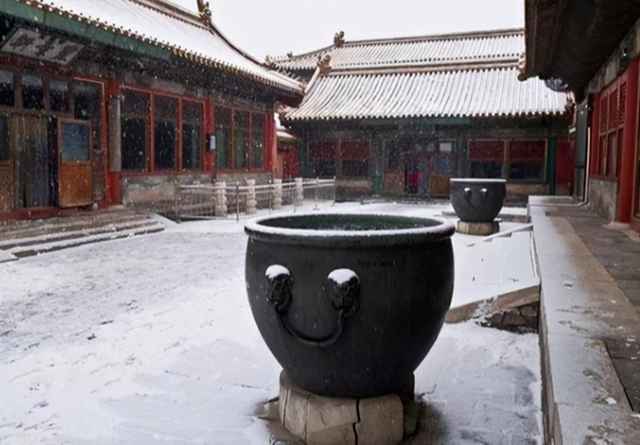 B&iacute; ẩn g&acirc;y sốc: H&agrave;ng trăm chum nước "khổng lồ" ở Tử Cấm Th&agrave;nh kh&ocirc;ng bao giờ đ&oacute;ng băng, v&igrave; sao?- Ảnh 3.