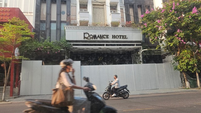 Cưỡng chế kh&aacute;ch sạn tr&ecirc;n đất "v&agrave;ng" ở Huế: L&ecirc;n phương &aacute;n "giải cứu" du kh&aacute;ch, doanh nghiệp lỡ cọc tiền ph&ograve;ng- Ảnh 1.