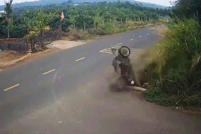 Khởi tố cựu thiếu t&aacute; CSGT trong vụ tai nạn giao th&ocirc;ng khiến nam sinh lớp 12 tử vong tại Đắk Lắk- Ảnh 2.