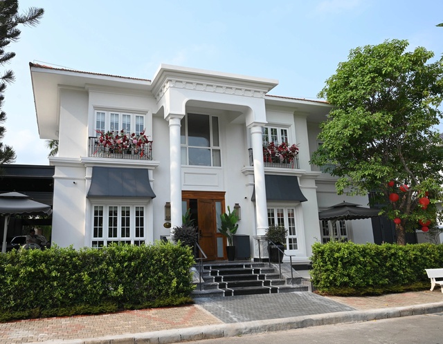 Hoa kh&ocirc;i thể thao "nức tiếng" một thời: Sở hữu biệt thự 200 tỷ đồng, m&atilde;n b&ecirc;n chồng đại gia v&agrave; 2 con - Ảnh 4.