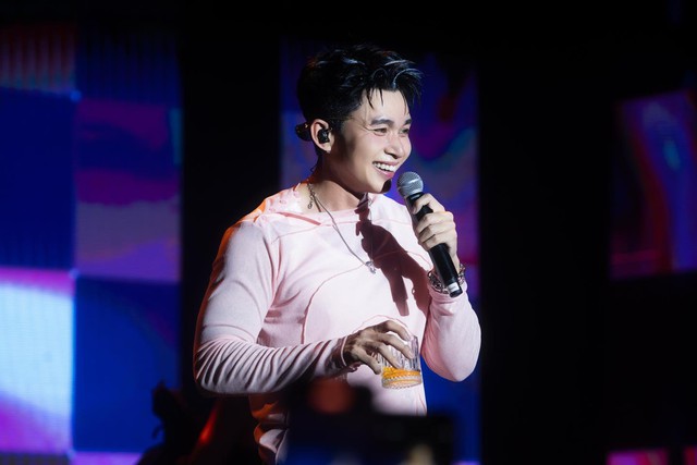 MV &ldquo;Truth or Dare?&rdquo; của Jun Phạm bị Sở Văn h&oacute;a v&agrave; Thể thao nhắc nhở v&igrave; yếu tố nhạy cảm, trước đ&oacute; đ&atilde; chủ động gỡ bỏ- Ảnh 1.