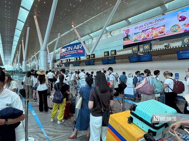 Cảng HKQT T&acirc;n Sơn Nhất khuyến c&aacute;o h&agrave;nh kh&aacute;ch l&agrave;m thủ tục sớm, hoặc online dịp lễ 30/4 &ndash; 1/5   - Ảnh 1.