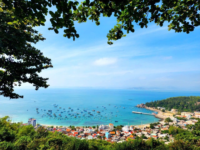 Gia Lai: Học sinh x&atilde; đảo Nhơn Ch&acirc;u được hỗ trợ hơn 1,6 triệu đồng/th&aacute;ng để đến trường- Ảnh 3.