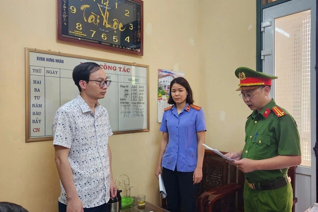 Khởi tố Ph&oacute; Gi&aacute;m đốc Bệnh viện Đa khoa Hưng Nh&acirc;n- Ảnh 1.