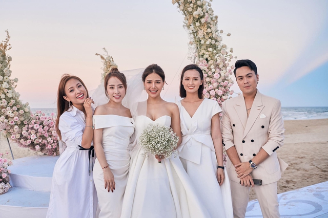 Cuộc sống k&iacute;n tiếng của "phu nh&acirc;n h&agrave;o m&ocirc;n", l&agrave; mẹ của 2 con, sắc v&oacute;c thăng hạng tuổi U40 - Ảnh 3.