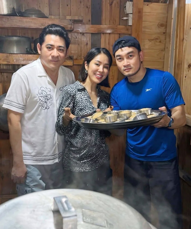 Tuổi U60 phong độ, độc th&acirc;n k&iacute;n tiếng của nam t&agrave;i tử m&agrave;n ảnh Việt vừa hội ngộ với L&ecirc; Phương - Ảnh 3.