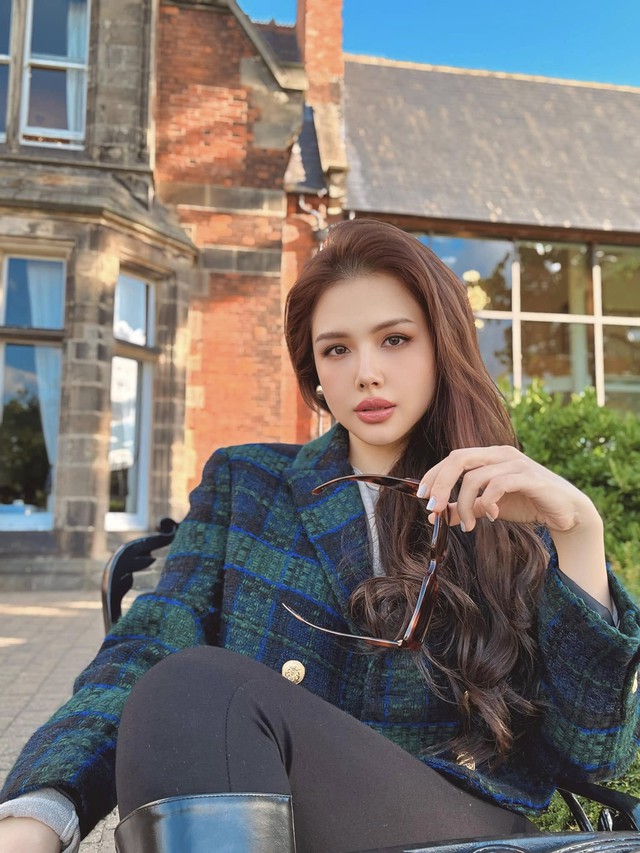 Cuộc sống k&iacute;n tiếng của "phu nh&acirc;n h&agrave;o m&ocirc;n", l&agrave; mẹ của 2 con, sắc v&oacute;c thăng hạng tuổi U40 - Ảnh 4.