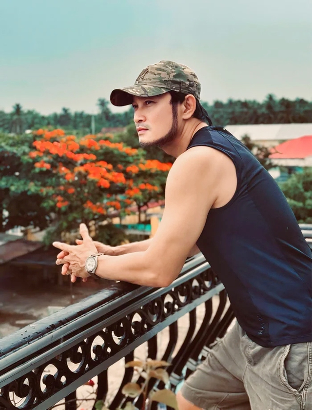 Tuổi U60 phong độ, độc th&acirc;n k&iacute;n tiếng của nam t&agrave;i tử m&agrave;n ảnh Việt vừa hội ngộ với L&ecirc; Phương - Ảnh 4.