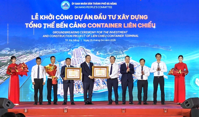 Ph&oacute; Thủ tướng Phạm Gia T&uacute;c: Cảng Li&ecirc;n Chiểu l&agrave; "tấm v&eacute; th&ocirc;ng h&agrave;nh" để Đ&agrave; Nẵng tự tin mời gọi những "đại b&agrave;ng"- Ảnh 7.