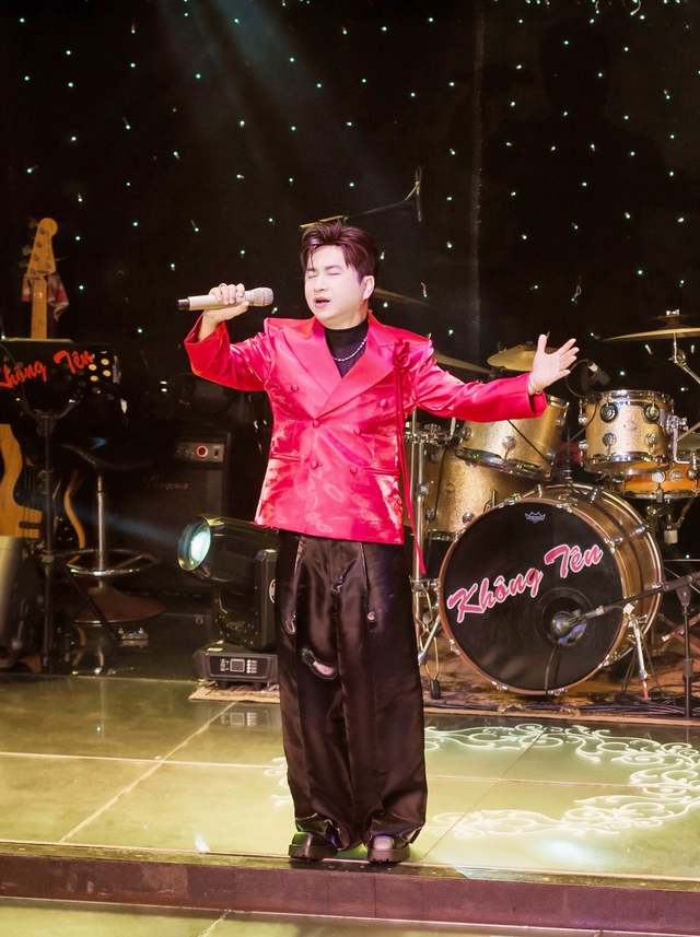 Nam ca sĩ tự nhận m&igrave;nh trưởng th&agrave;nh hơn sau 25 năm l&agrave;m nghề, tiết lộ h&ocirc;n nh&acirc;n với vợ trẻ k&eacute;m 12 tuổi - Ảnh 5.