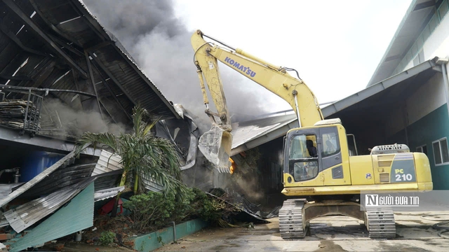 Gia Lai: Ch&aacute;y lớn tại Khu c&ocirc;ng nghiệp Nhơn Hội, h&agrave;ng trăm chiến sĩ tham gia chữa ch&aacute;y- Ảnh 7.