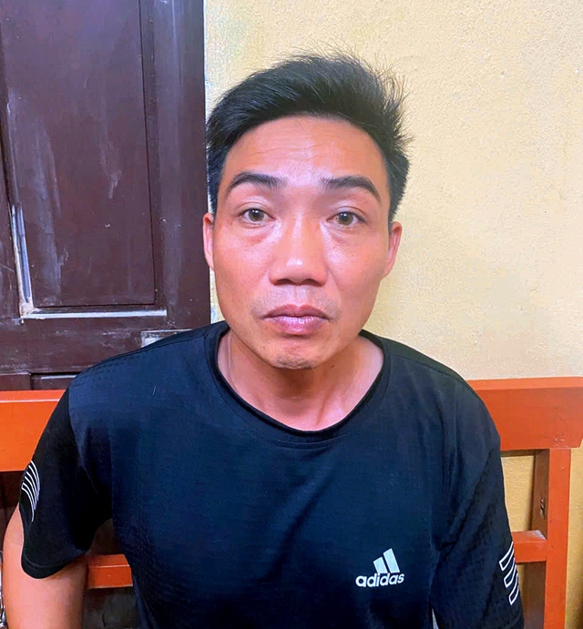 Bắt đối tượng d&ugrave;ng dao s&aacute;t hại người y&ecirc;u rồi uống khử khuẩn tự tử- Ảnh 1.