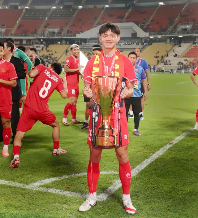 Tiền đạo U23 Việt Nam g&oacute;p mặt v&agrave;o danh s&aacute;ch "bố bỉm sữa" ở tuổi 23- Ảnh 5.