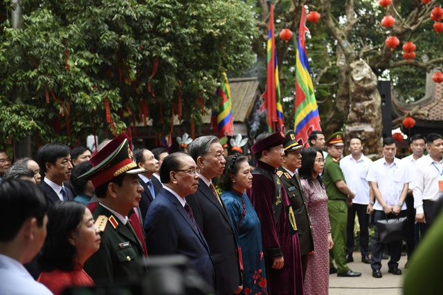 "Ch&uacute;ng ta c&oacute; tr&aacute;ch nhiệm phải sống xứng đ&aacute;ng với c&ocirc;ng đức Tổ ti&ecirc;n"- Ảnh 1.