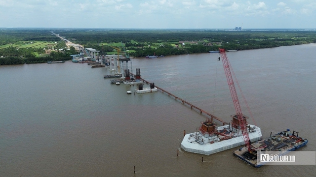 Chạy nước r&uacute;t thi c&ocirc;ng cầu Đại Ng&atilde;i kịp lễ 30/4 - Ảnh 3.