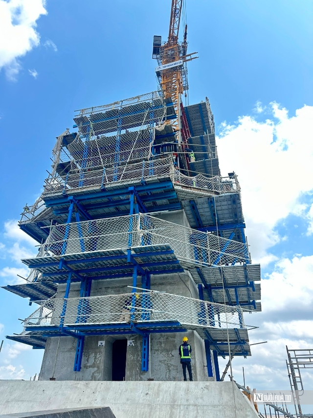 Chạy nước r&uacute;t thi c&ocirc;ng cầu Đại Ng&atilde;i kịp lễ 30/4 - Ảnh 7.