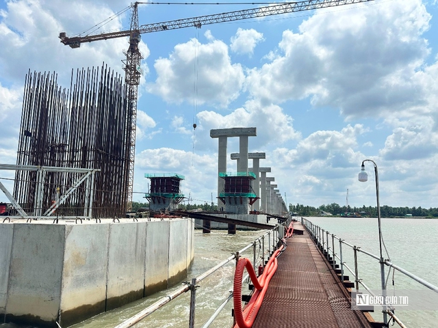 Chạy nước r&uacute;t thi c&ocirc;ng cầu Đại Ng&atilde;i kịp lễ 30/4 - Ảnh 12.