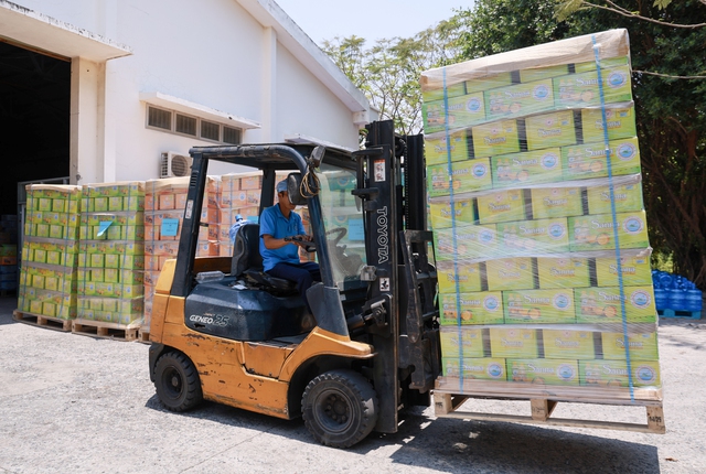 Sanna Kh&aacute;nh H&ograve;a lần đầu xuất khẩu gần 4.000 th&ugrave;ng nước giải kh&aacute;t sang thị trường Hoa Kỳ - Ảnh 2.