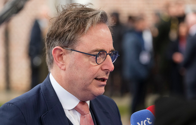 Th&ecirc;m nước th&agrave;nh vi&ecirc;n EU ủng hộ ch&acirc;u &Acirc;u nối lại đối thoại với Nga- Ảnh 1.