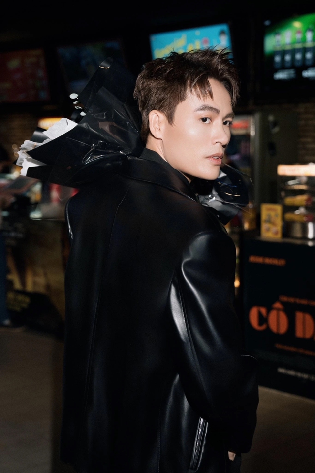 C&uacute; "l&ecirc;n đời" đ&aacute;ng gi&aacute; sau 10 năm của người đ&agrave;n &ocirc;ng đang "phủ s&oacute;ng" rạp Việt - Ảnh 4.