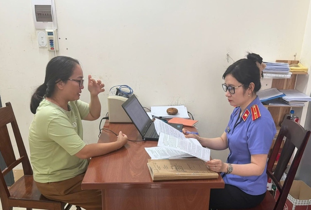 Nữ b&aacute;c sĩ bị khởi tố v&igrave; lừa đảo h&agrave;ng trăm triệu đồng - Ảnh 1.