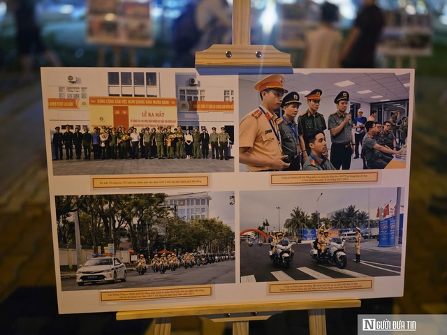 Người d&acirc;n, du kh&aacute;ch trải nghiệm "bức tường an ninh", h&ograve;a m&igrave;nh v&agrave;o &ldquo;Tổ quốc b&igrave;nh y&ecirc;n&rdquo; ở Đ&agrave; Nẵng- Ảnh 4.