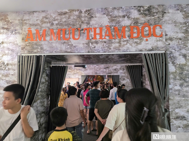 Người d&acirc;n, du kh&aacute;ch trải nghiệm "bức tường an ninh", h&ograve;a m&igrave;nh v&agrave;o &ldquo;Tổ quốc b&igrave;nh y&ecirc;n&rdquo; ở Đ&agrave; Nẵng- Ảnh 9.