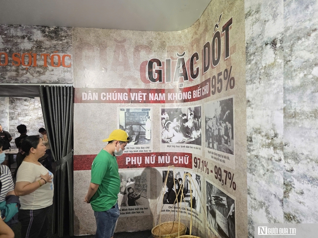 Người d&acirc;n, du kh&aacute;ch trải nghiệm "bức tường an ninh", h&ograve;a m&igrave;nh v&agrave;o &ldquo;Tổ quốc b&igrave;nh y&ecirc;n&rdquo; ở Đ&agrave; Nẵng- Ảnh 10.