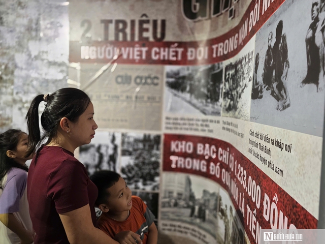 Người d&acirc;n, du kh&aacute;ch trải nghiệm "bức tường an ninh", h&ograve;a m&igrave;nh v&agrave;o &ldquo;Tổ quốc b&igrave;nh y&ecirc;n&rdquo; ở Đ&agrave; Nẵng- Ảnh 11.