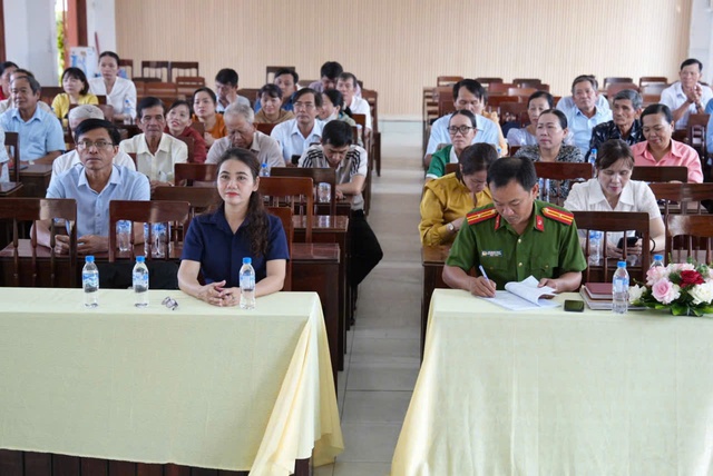 Hơn 400 người d&acirc;n tham gia phổ biến ph&aacute;p luật tại Quảng Ng&atilde;i - Ảnh 1.