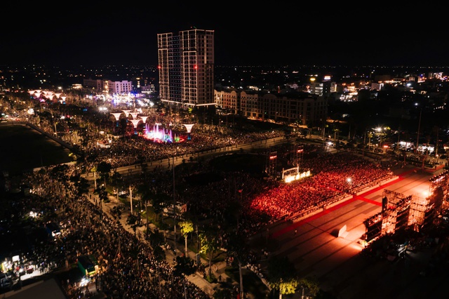"Chặt ch&eacute;m" 200.000 đồng/v&eacute; xe bị phạt tới 15 triệu đồng, Sầm Sơn quyết lấy lại niềm tin với du kh&aacute;ch- Ảnh 1.