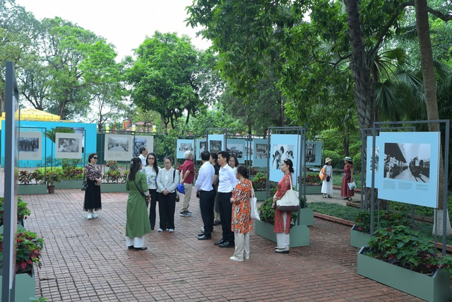 Gợi lại k&yacute; ức sau ng&agrave;y thống nhất qua ảnh tư liệu qu&yacute;- Ảnh 4.