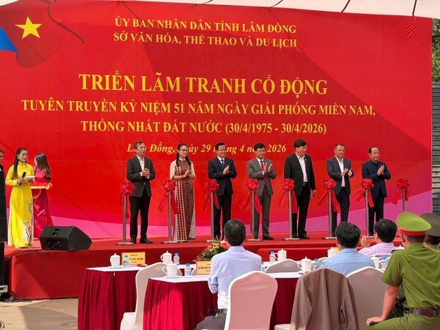 L&acirc;m Đồng: Triển l&atilde;m tranh cổ động tấm lớn &ndash; lan tỏa k&yacute; ức lịch sử, khơi dậy niềm tự h&agrave;o d&acirc;n tộc - Ảnh 1.